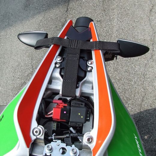 Kit fijación de bolsa kriega aprilia tuono