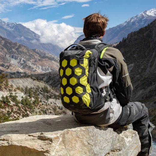 Mochila kriega trail 18 adventure backpack amarillo fluor