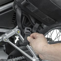 Soporte kriega overlander-s os-base para bolsas os aprilia tuareg 660